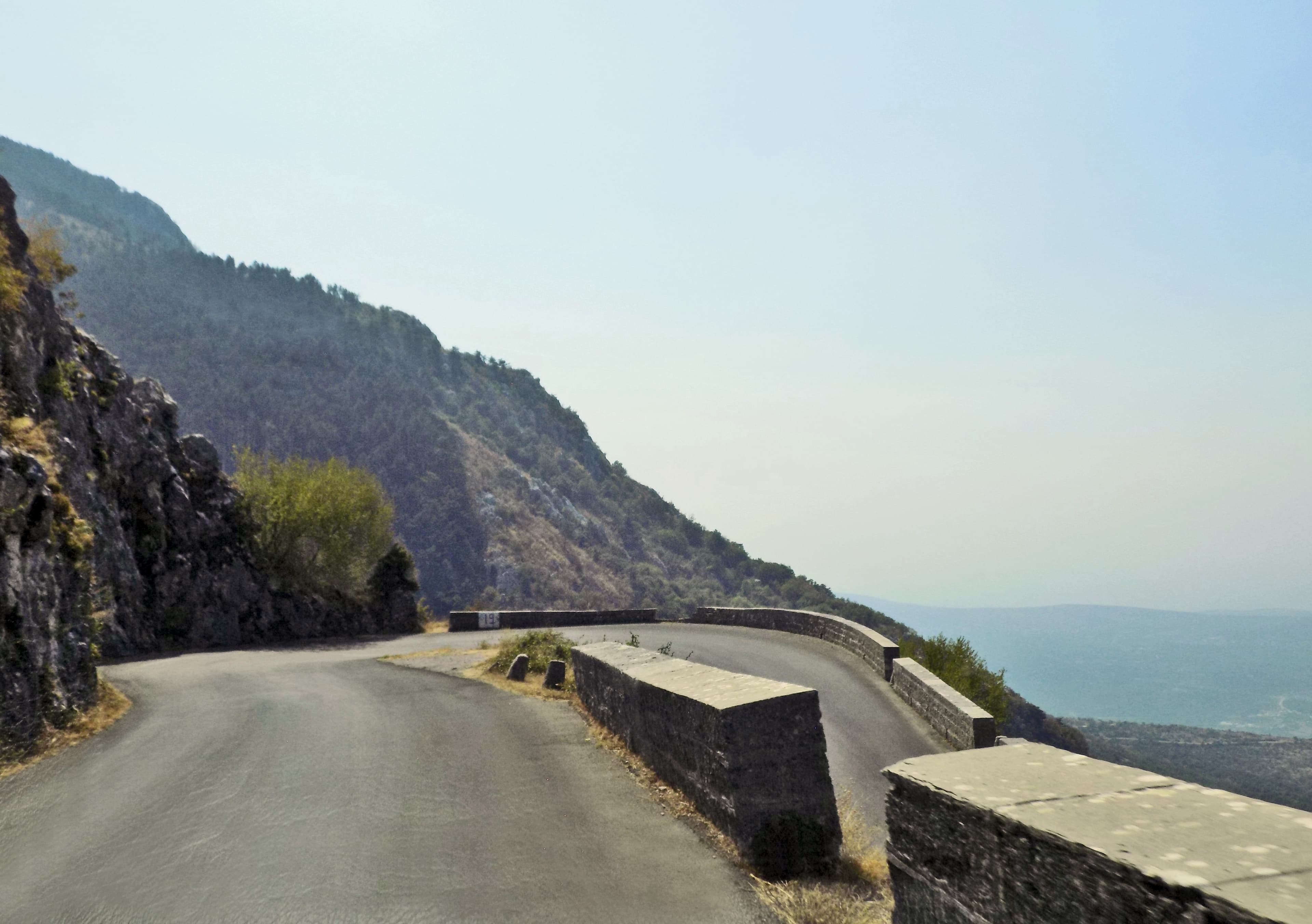 Serpentinenreiche Bergstraße Richtung Lovćen